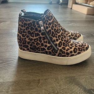 Wedged shoes , cheetah print size 7